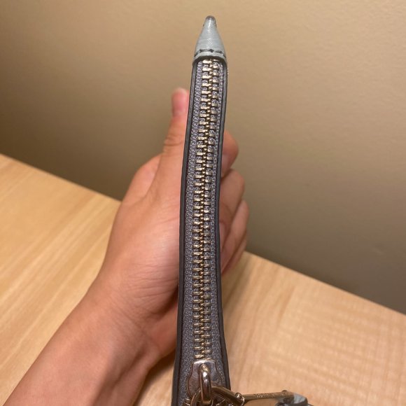 Marc Jacobs Zip Wallet - Picture 6 of 6